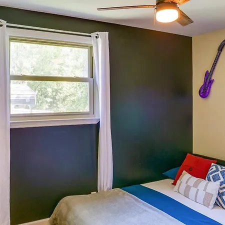 Getaway With Gazebo, 11 Mi To Downtown! Holiday home *