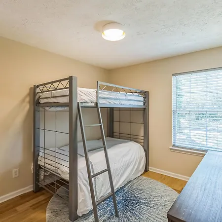 Holiday home New Oasis 2 Miles From Music Row Nurse City Nashville