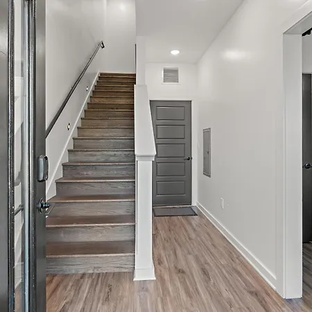 Huge With Patio - Walk To Shops, Food, Brewery