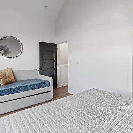 Holiday home Huge With Patio - Walk To Shops, Food, Brewery Nashville