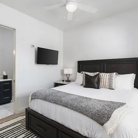 Apartment Upscale Music Row Corner Unit With Patio Rooftop With View And Gym *