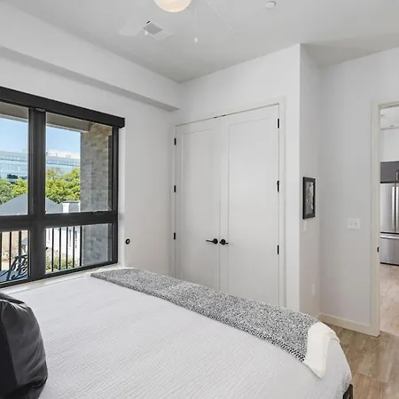 Apartment Upscale Music Row Corner Unit With Patio Rooftop With View And Gym *