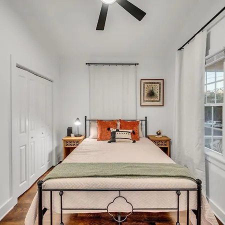 Fully Furnished With Deck Near Center *