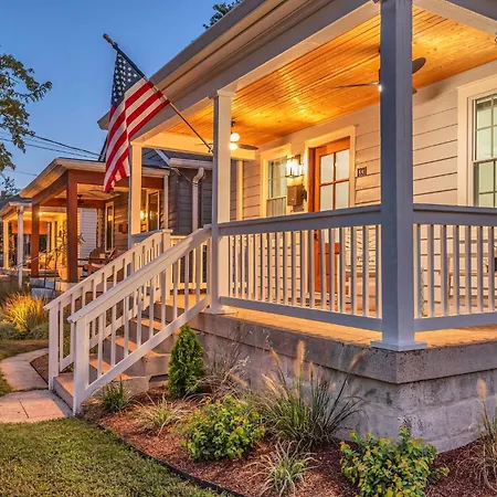 Fully Furnished With Deck Near Center * Nashville