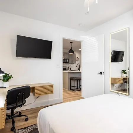 Multi-condo Building With 7 Units 15 Bedrooms 22 Beds And Free Parking *