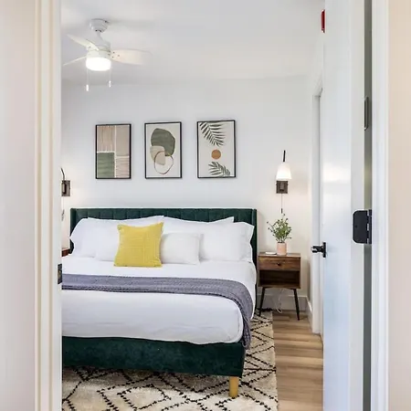 Holiday home Multi-condo Building With 7 Units 15 Bedrooms 22 Beds And Free Parking