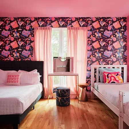 Ultimate Bach 10min To Dt Ig Walls Every Holiday home *