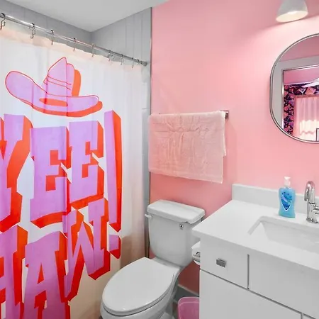 Ultimate Bach 10min To Dt Ig Walls Every Holiday home