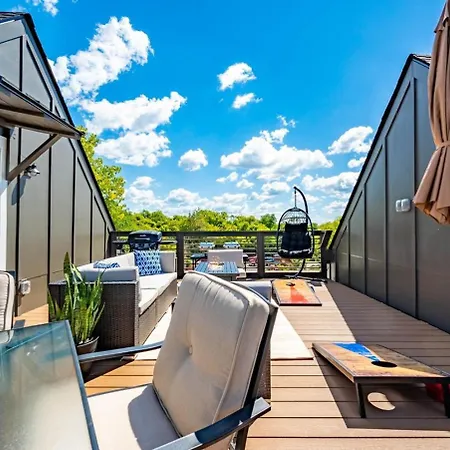 Holiday home 10 Min To Dt - Rooftop, Garage, Firepit, W&d Nashville