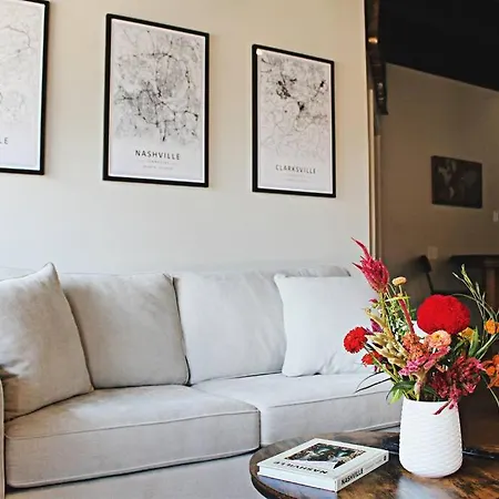 Retreat Near Downtown Apartment