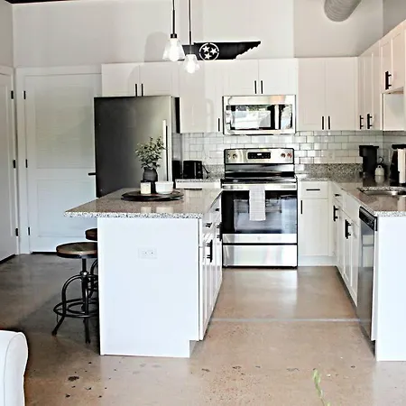 Apartment Retreat Near Downtown Nashville