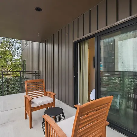 Apartment Luxury In The Gulch With Patio Pool Walk To Broadway