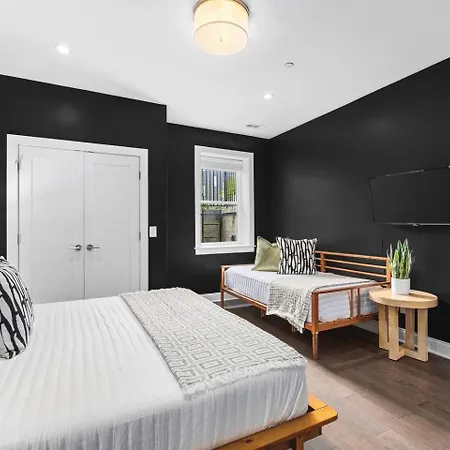 Holiday home Rooftop Deck Firepit And Garage Walk To 12 South And Restaurants Nashville