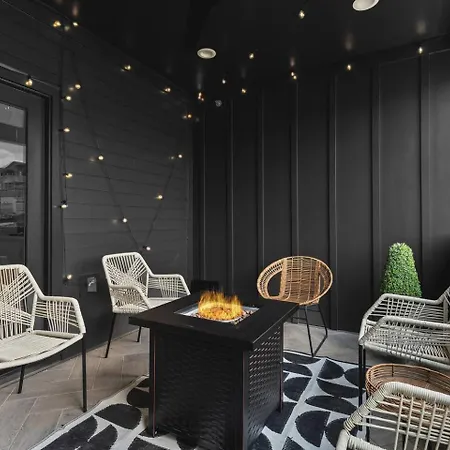 Stunning With Garage And Patio Walk To Restaurants 12 South And Belmont