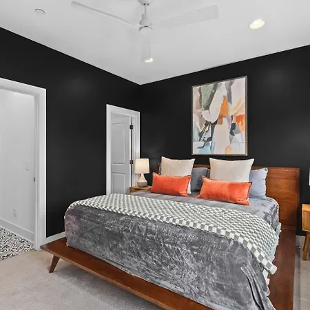 Stunning With Garage And Patio Walk To Restaurants 12 South And Belmont Holiday home *