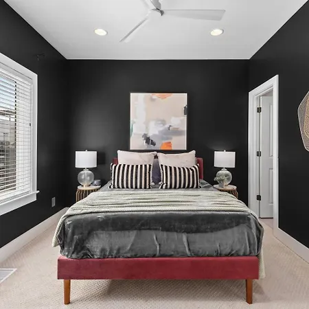 Holiday home Stunning With Garage And Patio Walk To Restaurants 12 South And Belmont Nashville