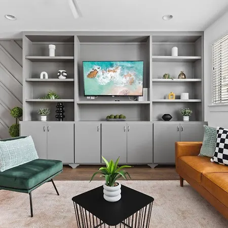 Stunning With Garage And Patio Walk To Restaurants 12 South And Belmont Holiday home