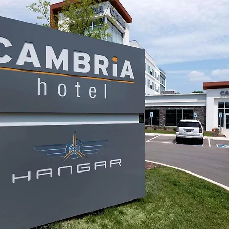 Hotel Cambria Airport