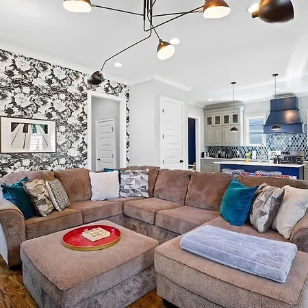 5 Mins To Downtown - Big Luxury House - 7 Beds Holiday home *