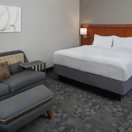 Courtyard By Marriott Airport Hotel 3*