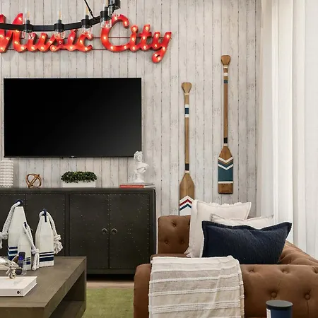 The Americana Abode Rooftop Hot Tub Game *