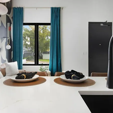 Kays Hideaway - Brand New & Beautifully Designed