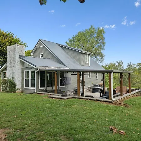 Huge Family Wildlife Retreat Close To The Nashville