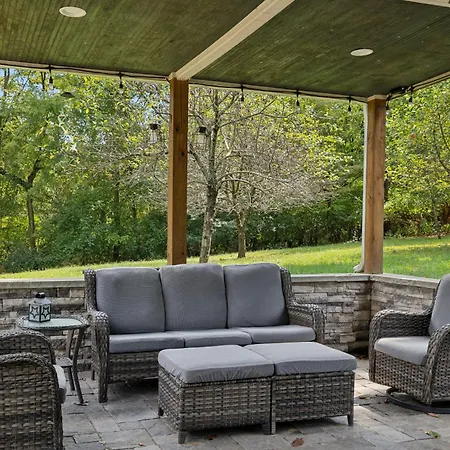 Huge Family Wildlife Retreat Close To The