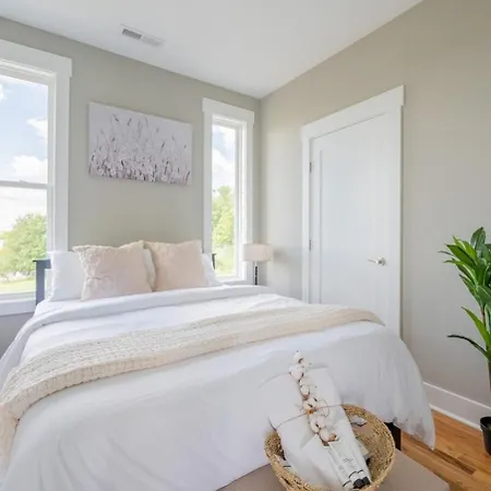 10 Min To Dt - Rooftop, Garage, Firepit, W&d Holiday home *