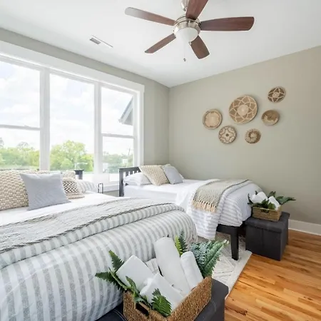 10 Min To Dt - Rooftop, Garage, Firepit, W&d Holiday home *