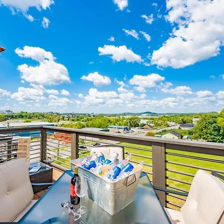 10 Min To Dt - Rooftop, Garage, Firepit, W&d Holiday home Nashville