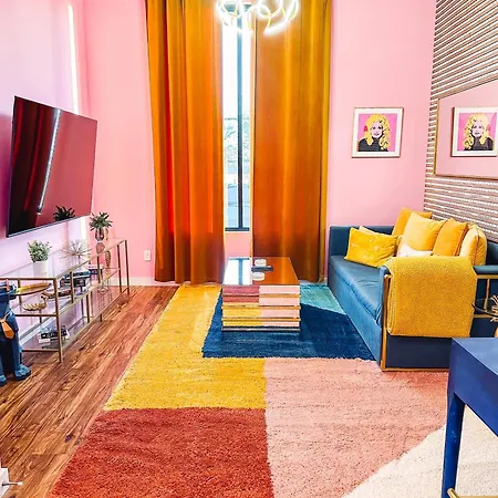 Holiday home Dolly's Art Deco - Luxe Near Broadway *