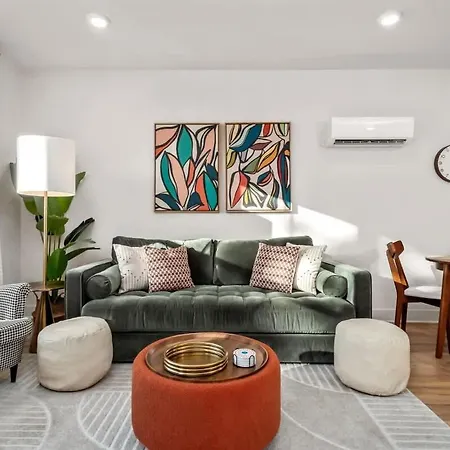Walkable East With Rooftop Holiday home