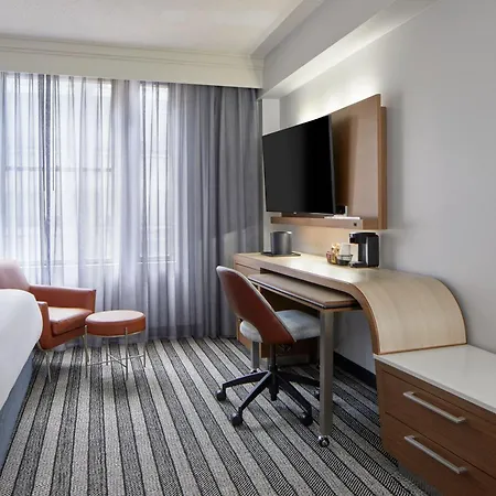 Courtyard By Marriott Downtown Nashville