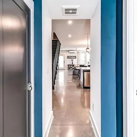 11 Beds 6 Full Baths 5 Minutes To Downtown Nashville