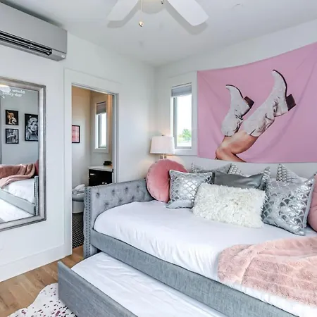 11 Beds 6 Full Baths 5 Minutes To Downtown Holiday home Nashville