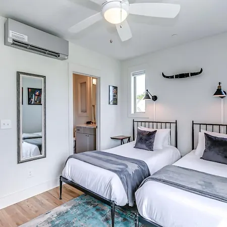 11 Beds 6 Full Baths 5 Minutes To Downtown Nashville