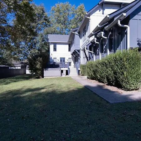 Holiday home Minutes To Downtown Huge Outdoor Deck Hot Tub *