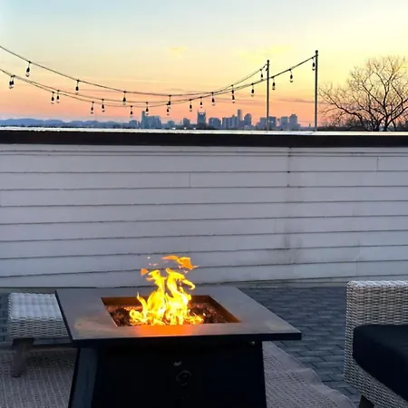 East Nash Rooftop 3 En-Suites City Views Holiday home Nashville