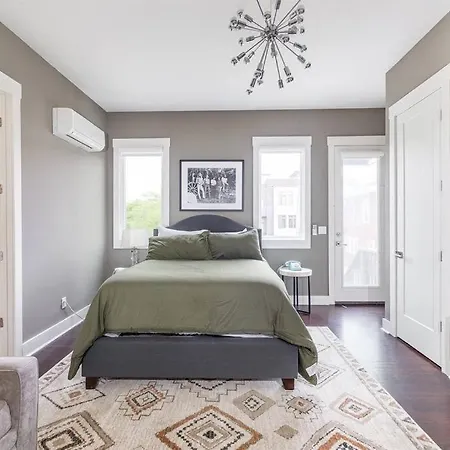 Luxury House - Heated Pool - In The Gulch - Walk Anywhere *