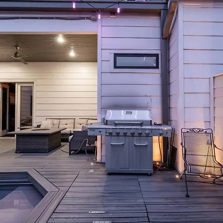 Luxury House - Heated Pool - In The Gulch - Walk Anywhere Nashville