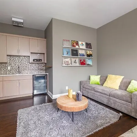 Luxury House - Heated Pool - In The Gulch - Walk Anywhere Holiday home