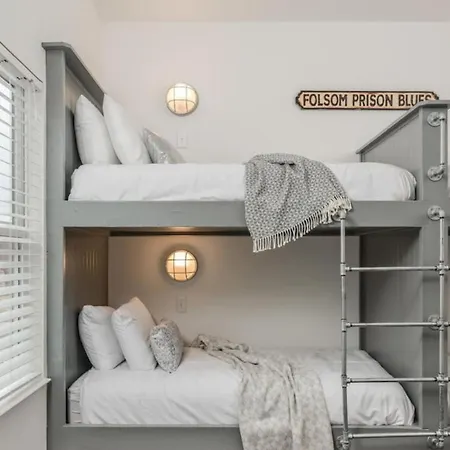 Holiday home The New Nashview Rooftop-skyline View - Sleeps 12 *