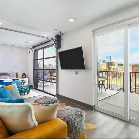 Muse- Morgan Wallen Speakeasy And Giant Balcony Holiday home Nashville