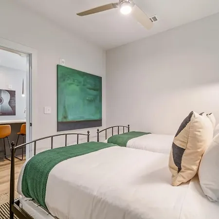 Walk To Nightlife, Vanderbilt, Minutes To Broadway Holiday home *