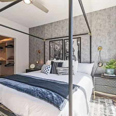 Holiday home Walk To Nightlife, Vanderbilt, Minutes To Broadway *