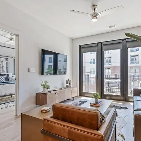 Holiday home Walk To Nightlife, Vanderbilt, Minutes To Broadway *