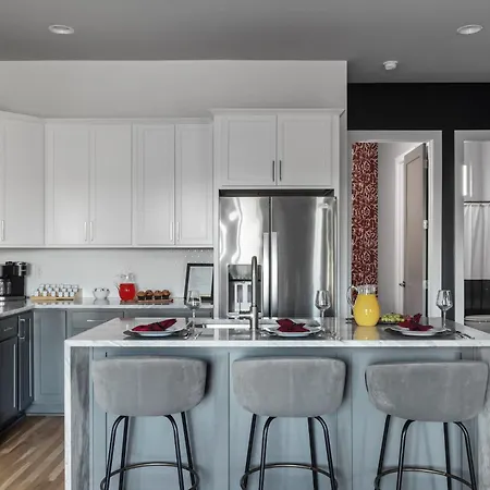Cool Townhouse Close To Downtown Holiday home *