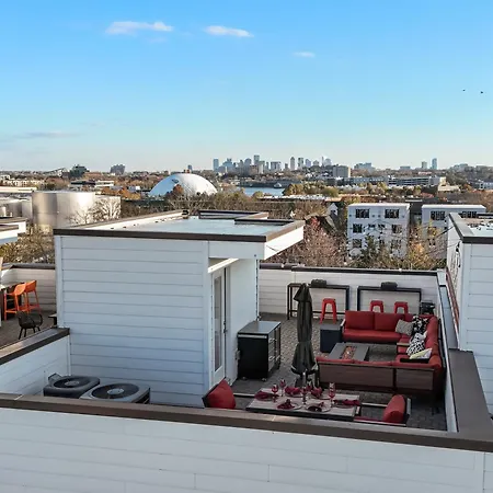 Cool Townhouse Close To Downtown