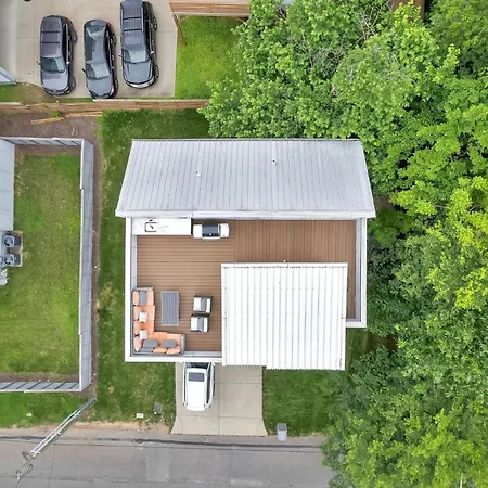 Lux East Nash-hot Tub & Rooftop Patio Holiday home *